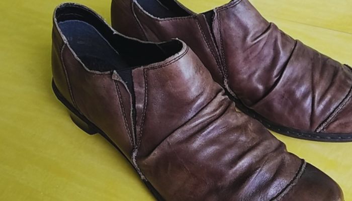 can-you-put-leather-shoes-in-the-washer-handy-or-harmful